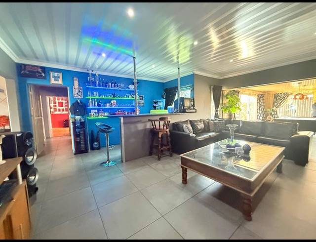 2 BEDROOM HOUSE FOR SALE IN VANDERBIJLPARK CW 5